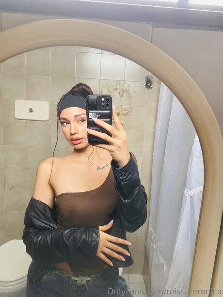 Miss Veronica star perfect photos