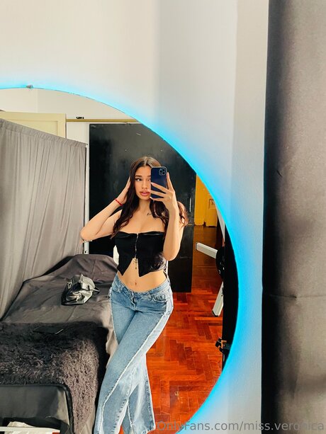 Miss Veronica pretty star image