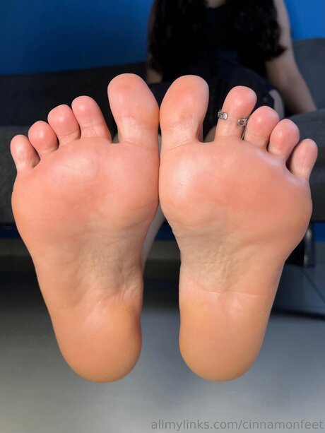 Cinnamonfeet2 sex model photo