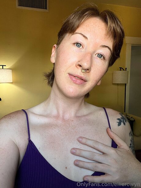 Ellierowyn model naked picture