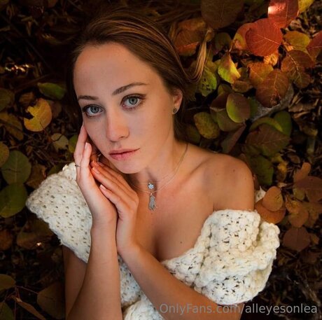 Alleyesonlea model sex pic