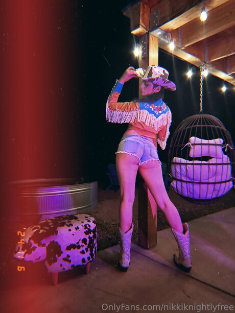 Nikkiknightlyfree adult model img