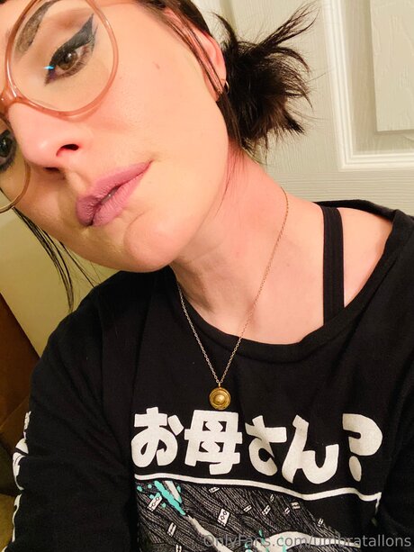 Umbratallons model hot photo