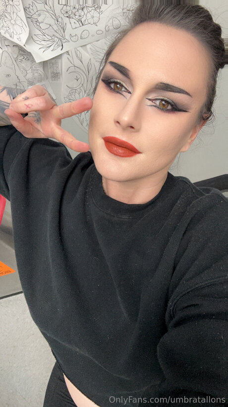 Umbratallons naked actress photo