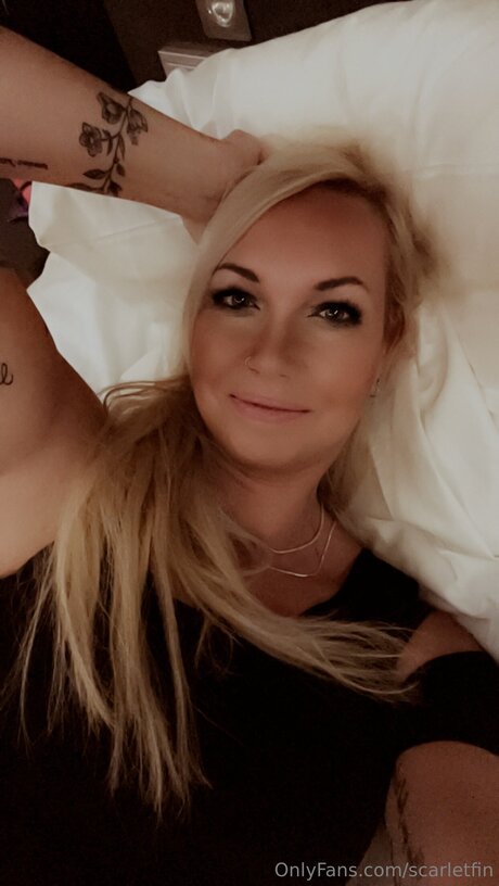 Scarletfin naked star images