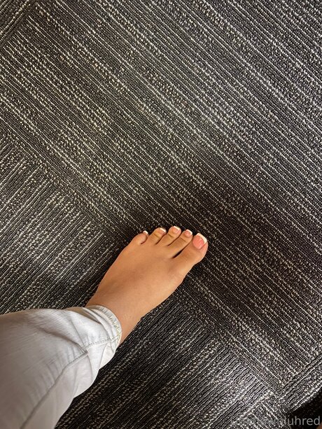 Unknownluhred star sexy pic