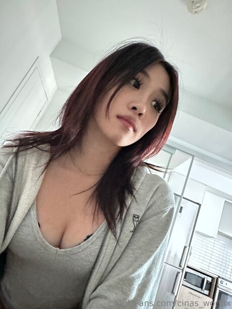 Cinas Worldx exclusive model photo