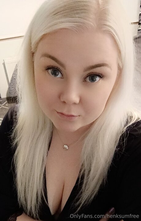 Henksumfree nude pornstar pic
