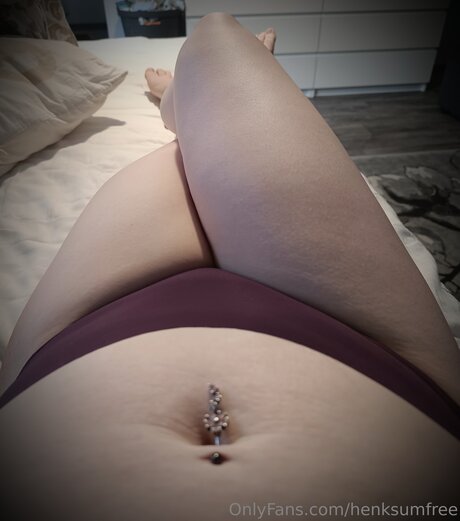 Henksumfree nude model picture