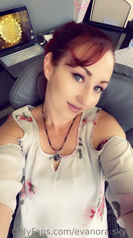 Evanora Skye free pornstar images