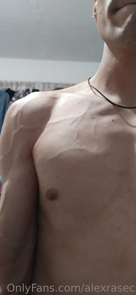 Alexrasec nude model img