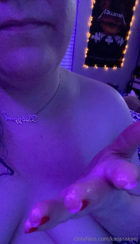 Karissakaej nude actress photos