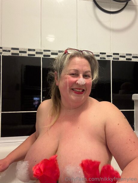 milf handjob onlyfans hot naked pic