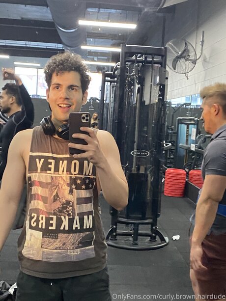 Curly Brown Hairdude erotic actress photos