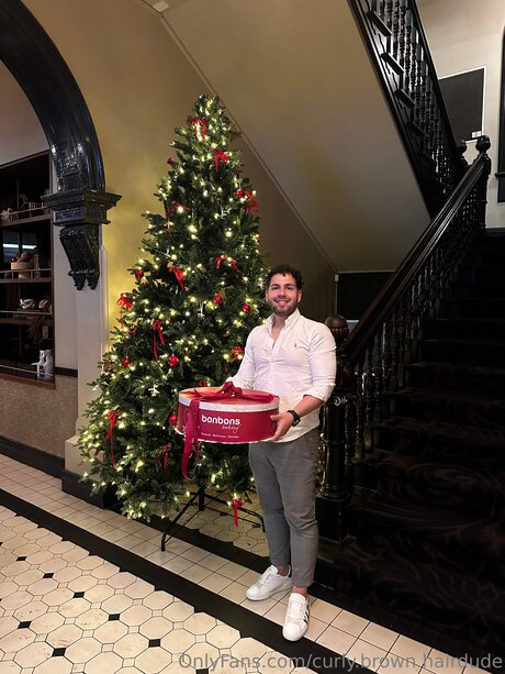 Curly Brown Hairdude beautiful star photos