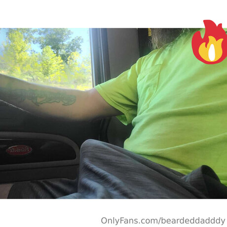 Beardeddadddy model top photo