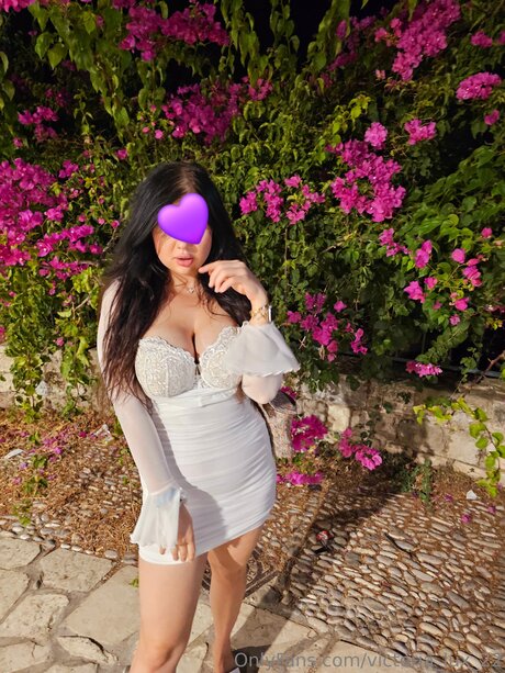 Victoria Lux 22 model exclusive gallery