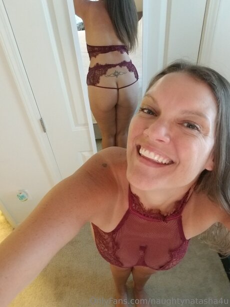 Naughtynatasha4u model naked img