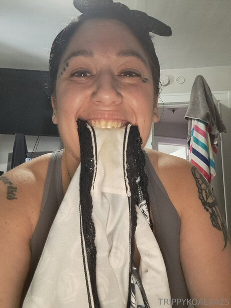 Trippykoala425 hot actress photo