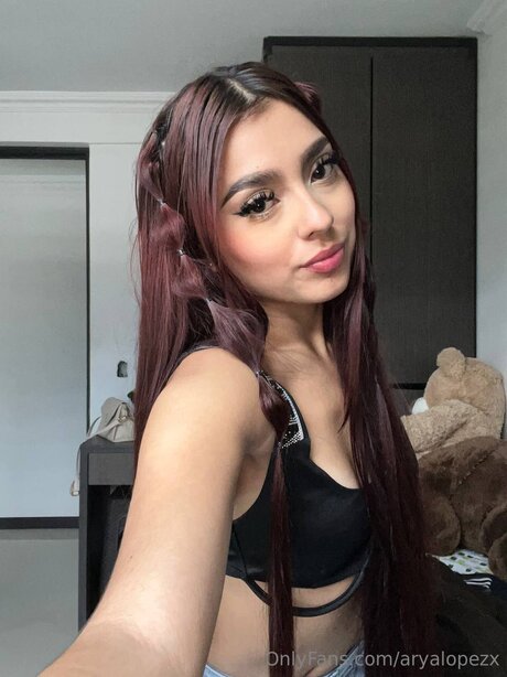 Aryalopezx xxx model photos