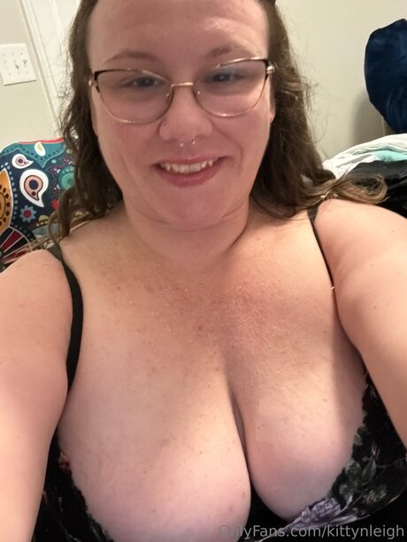 thick latina milf onlyfans top picture