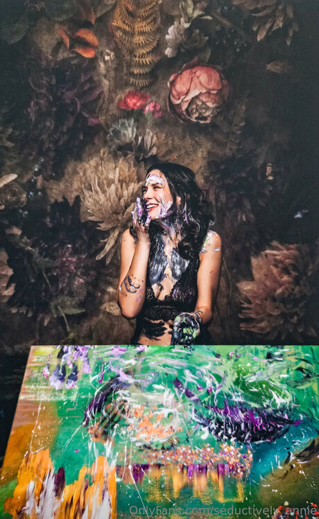 Seductively Annie beautiful model images