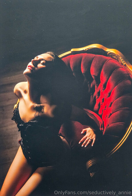 Seductively Annie naked actress images