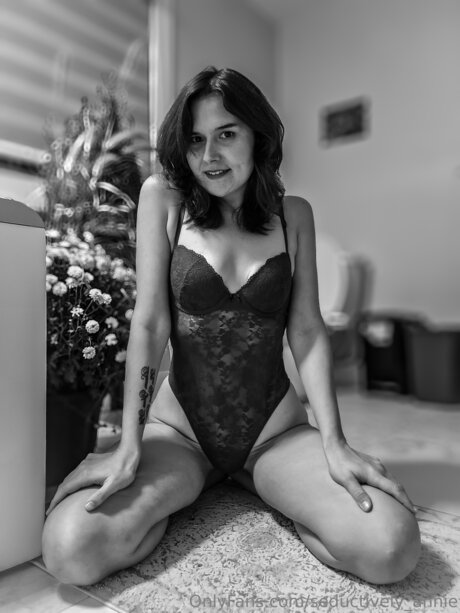 Seductively Annie beautiful star pics