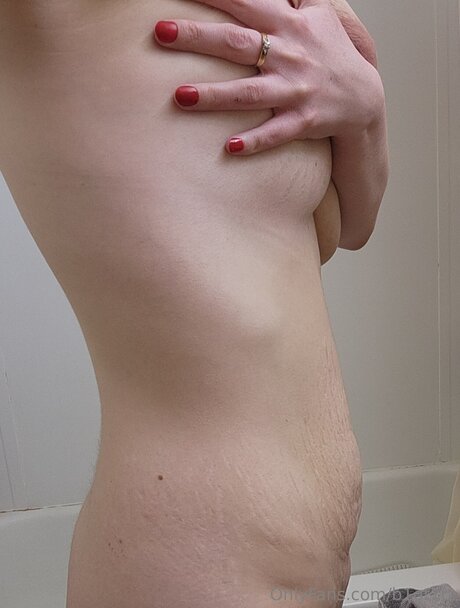 cuckold feet onlyfans pornographic photo