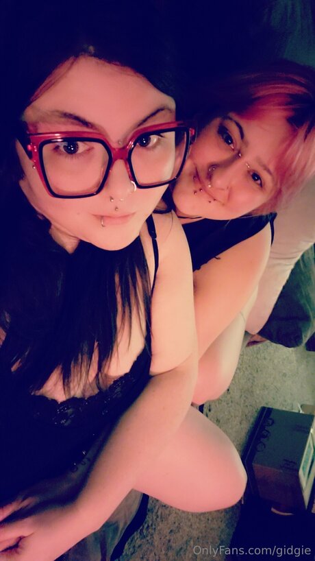 Gidgie model erotic pic