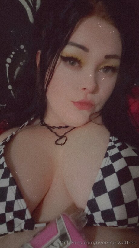 Riversrunwetfree naked actress pics