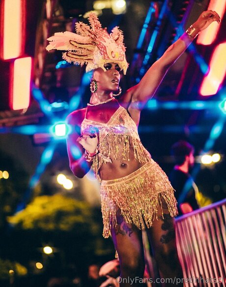 Pretinhatszl nudes pornstar pic