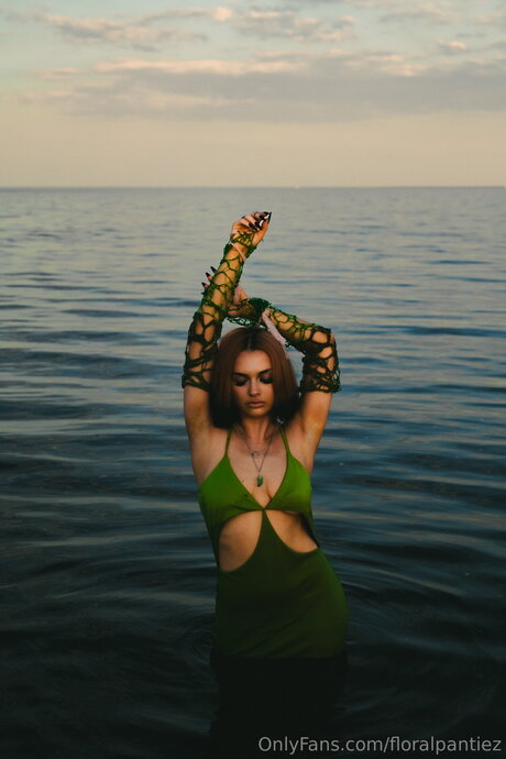 Floralpantiez beautiful model picture