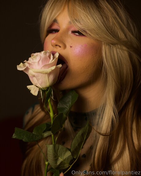 Floralpantiez adult star archive