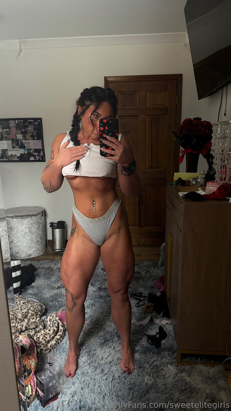 Sweetelitegirls naked model gallery