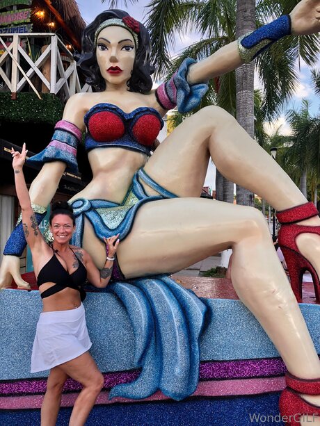 Wondergilf star sexy picture