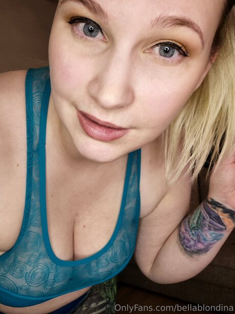 Bellablondina nudes model photos