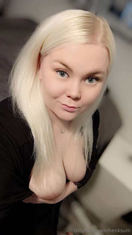 Henksum sexy star photo