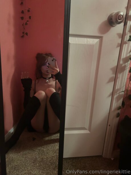 Lingeriekittie art model pictures