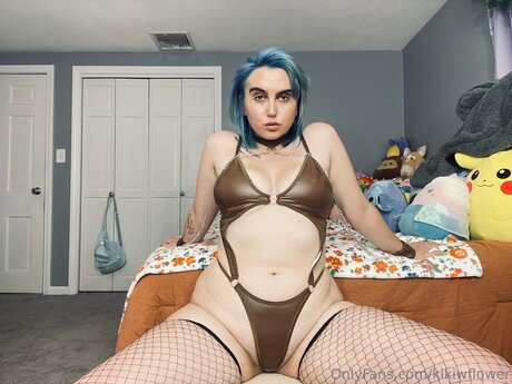 Kikiwflower naked model picture