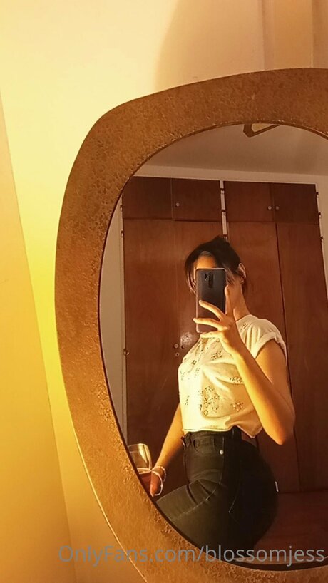 Blossomjess xxx pornstar img