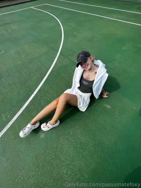 Passionatefoxy adult model pic