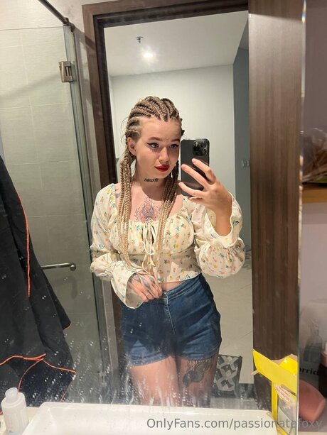 Passionatefoxy erotic model galleries