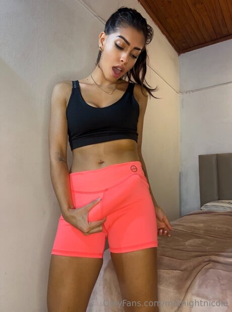 Midnightnicole pornographic model pic