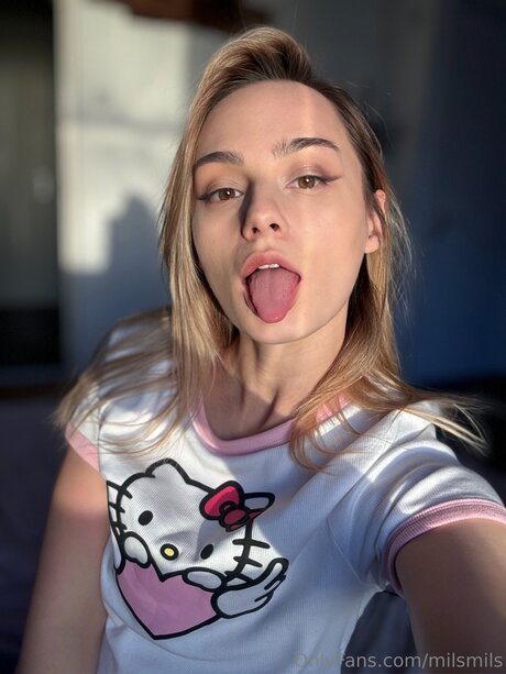 Milsmils erotic pornstar image