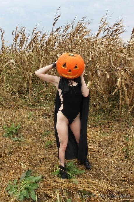 Skylapink nice model picture