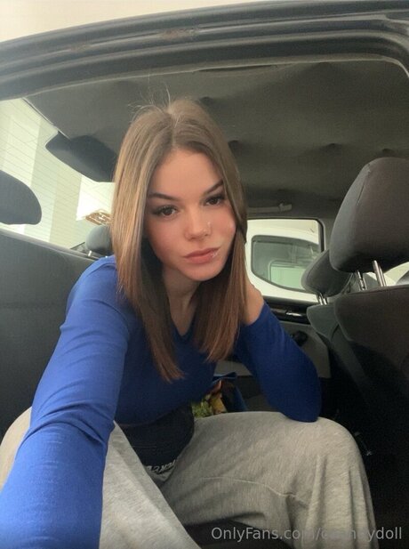 Caandydoll model naked images