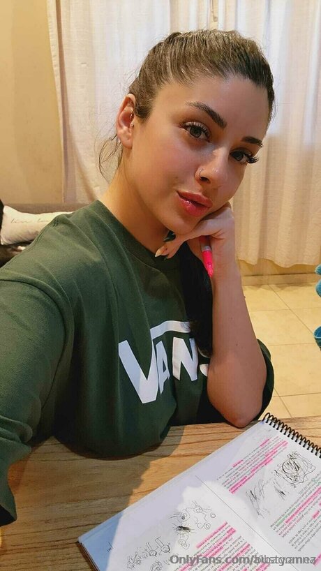 Albagomez top star photos