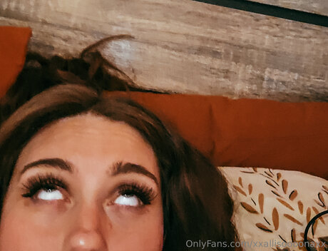 Xxallisoooonaxx star sexy pic