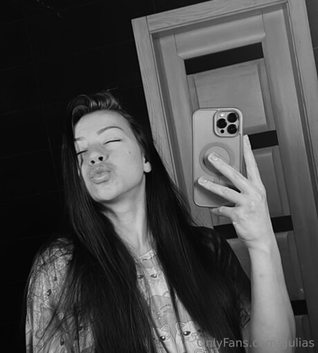 Gulias nudes model pictures